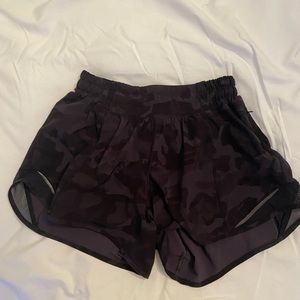 hotty hot black camo lulu shorts